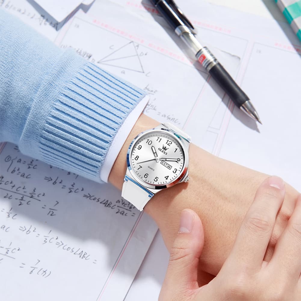 OLEVS 5647 Ultra Thin Day Date Quartz Watch Silicone Strap Casual Timepiece for Men and Women